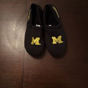 New WO Tags XL U of M Slippers